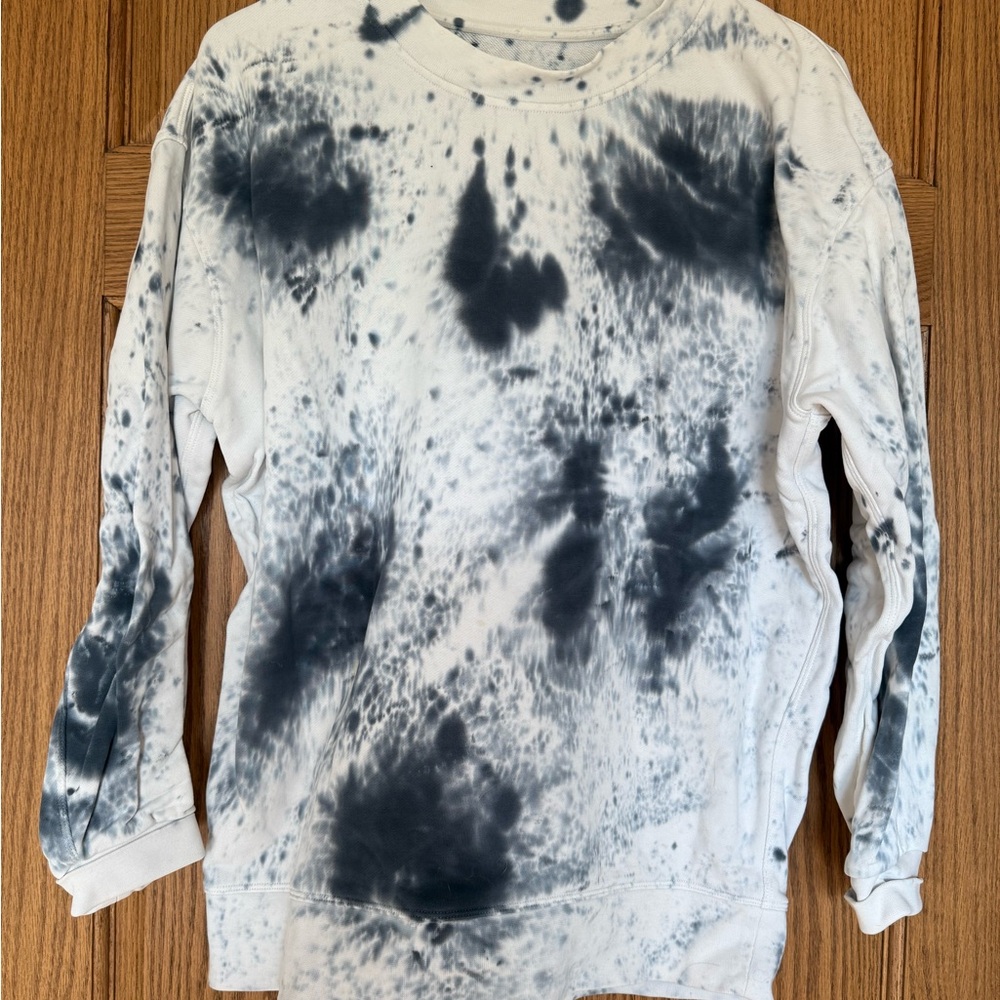 Lululemon Tie-Dye Sweatshirt in Navy Blue and White